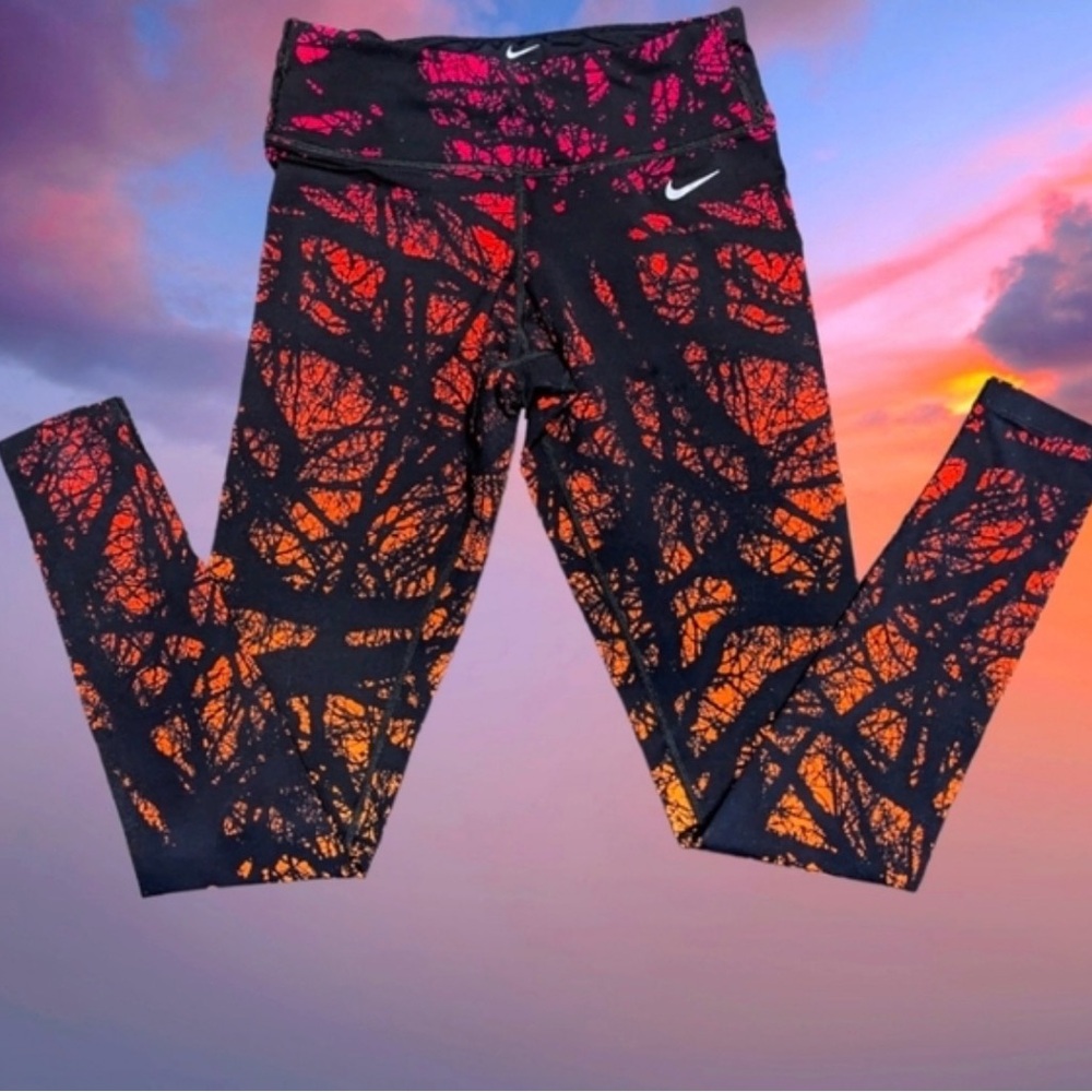 LIKE NEW Small Nike Leggings